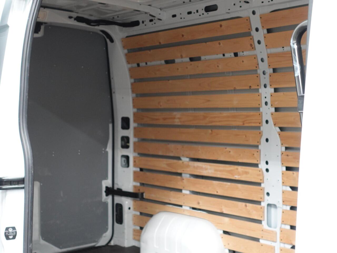 Renault MASTER T33 2.3 dCi 135PK L2H2 Work Edition Airco Cruise Camera Navi Parkeersensoren Trekhaak