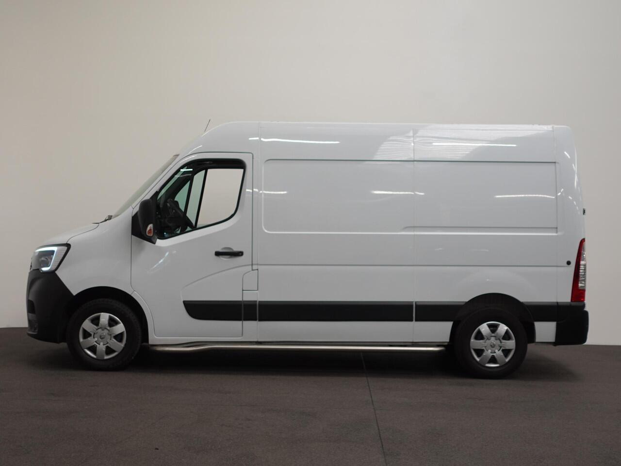 Renault MASTER T33 2.3 dCi 135PK L2H2 Work Edition Airco Cruise Camera Navi Parkeersensoren Trekhaak