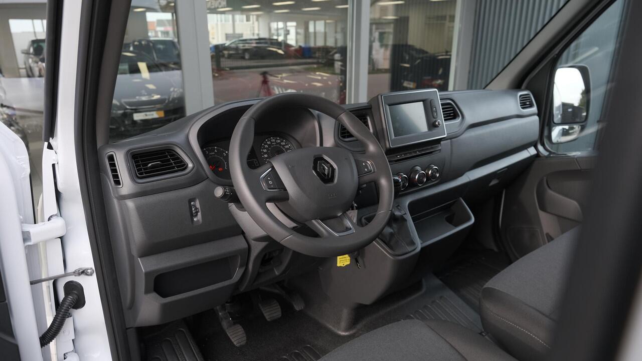 Renault MASTER T35 2.3 dCi 135 L2H2 Comfort | Direct Leverbaar | Navigatie | Parkeersensoren | Airco | Cruise Control | Vloerplaat In Laadruimte