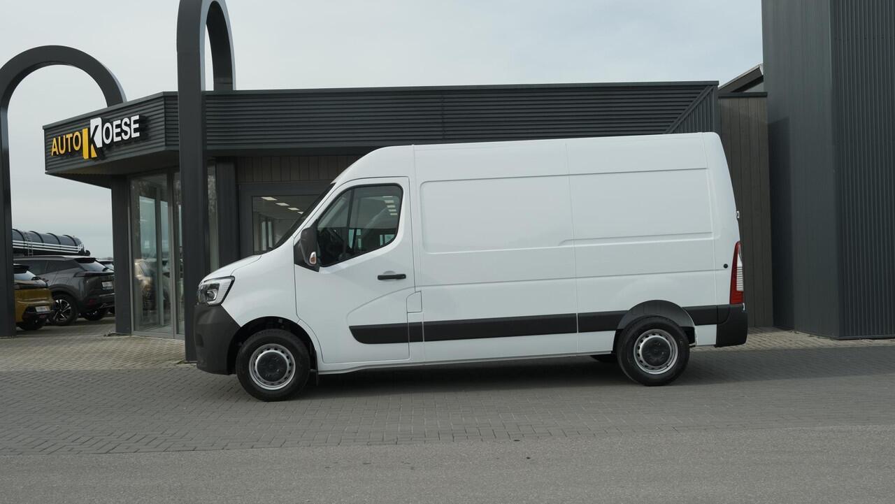 Renault MASTER T35 2.3 dCi 135 L2H2 Comfort | Direct Leverbaar | Navigatie | Parkeersensoren | Airco | Cruise Control | Vloerplaat In Laadruimte