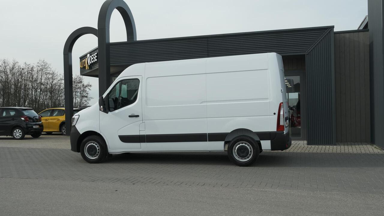 Renault MASTER T35 2.3 dCi 135 L2H2 Comfort | Direct Leverbaar | Navigatie | Parkeersensoren | Airco | Cruise Control | Vloerplaat In Laadruimte