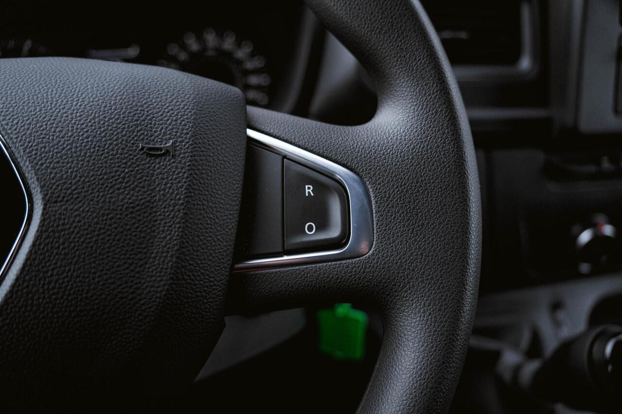 Renault MASTER 2.3 dCi 165 PK Bakwagen met Laadklep en zijdeur Airco | Cruise Control | LxBxH 420x210x232 cm | Nieuw |