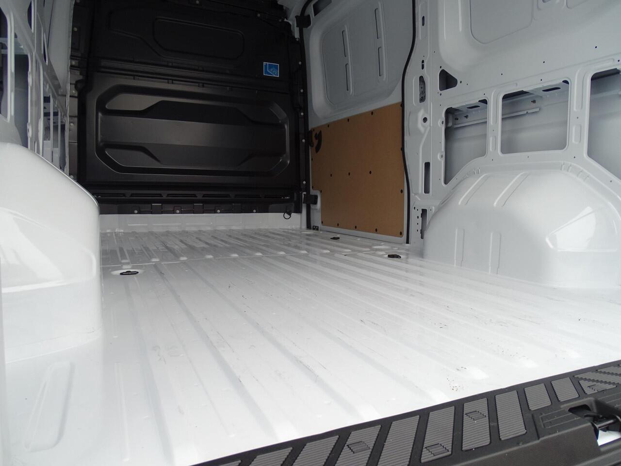 Renault MASTER T35 2.0 dCi 130 L2H2 Advance TREKHAAK / DRAADLOZE TELEFOONLADER / APPLE CARPLAY & ANDROID AUTO