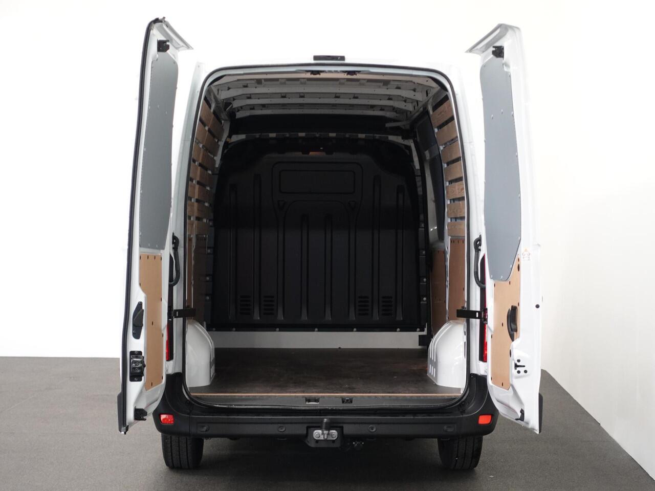 Renault MASTER T33 2.3 dCi 135 L2H2 BPM VRIJ ! Airco Cruise control Parkeersensoren Navigatie Trekhaak