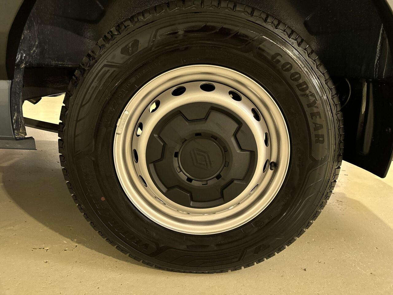 Renault MASTER T35 2.0 dCi 130 L2H2 Advance | Nieuw | BPM-vrij | Rijklaarprijs | zijschuifdeur links zonder ruit | openR link navigatiesysteem met 10\" touchscreen | Google-integratie en Google Maps | vierseizoenbanden met spatschermen | trekhaak en op- en ombouw module