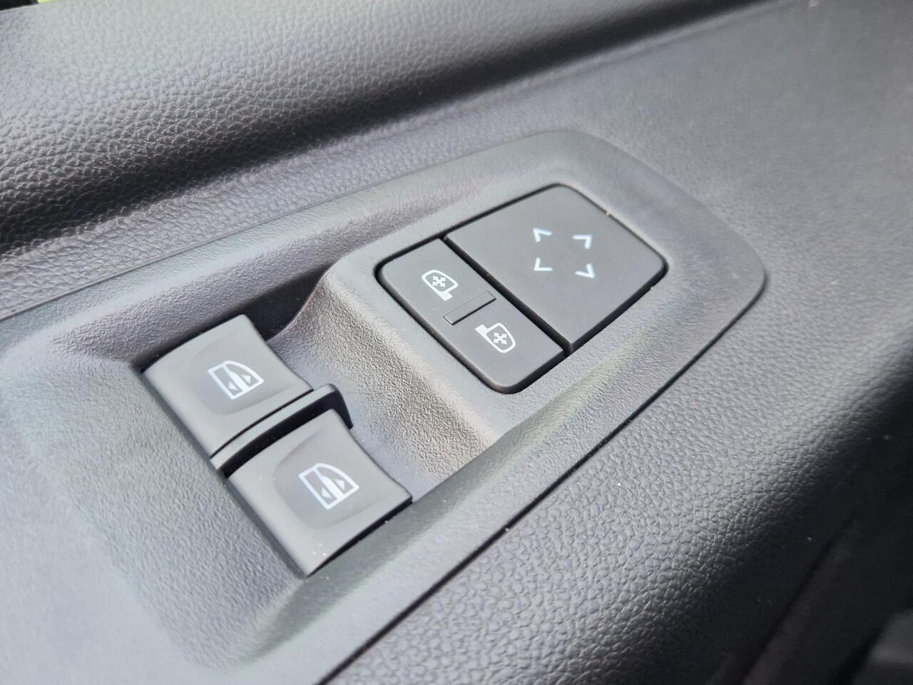 Renault MASTER T35 2.0 dCi 150 L2H2 Advance / BPM-VRIJ! / Climate Control / Apple Carplay & Android Auto / Trekhaak / Bijrijdersbank / Laadruimte-betimmering / Levertijd I.O. /