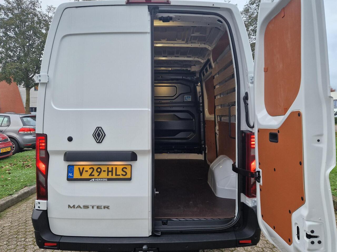 Renault MASTER T35 2.0 dCi 150 L2H2 Advance / BPM-VRIJ! / Climate Control / Apple Carplay & Android Auto / Trekhaak / Bijrijdersbank / Laadruimte-betimmering / Levertijd I.O. /