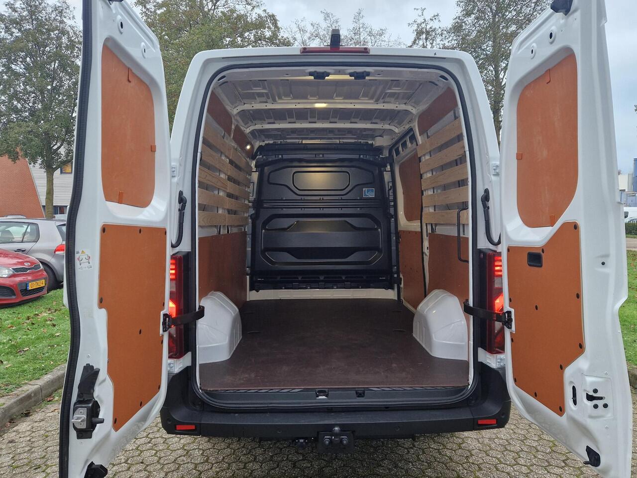 Renault MASTER T35 2.0 dCi 150 L2H2 Advance / BPM-VRIJ! / Climate Control / Apple Carplay & Android Auto / Trekhaak / Bijrijdersbank / Laadruimte-betimmering / Levertijd I.O. /