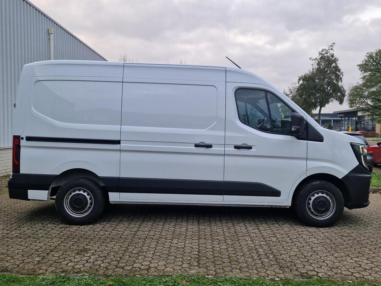 Renault MASTER T35 2.0 dCi 150 L2H2 Advance / BPM-VRIJ! / Climate Control / Apple Carplay & Android Auto / Trekhaak / Bijrijdersbank / Laadruimte-betimmering / Levertijd I.O. /