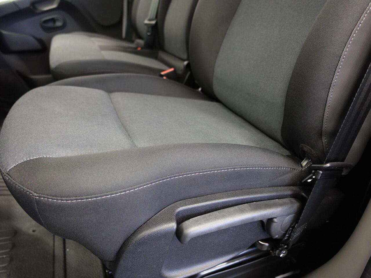 Renault MASTER T33 2.3 dCi 135 L2H2 BPM VRIJ! Airco Cruise control Parkeersensoren Navigatie Trekhaak