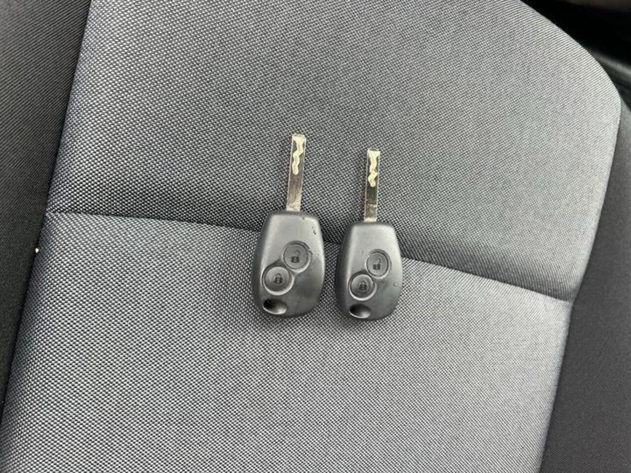 Renault MASTER T33 2.3 dCi 135 L2H2 Comfort 135pk | Airco | Cruise Controle | BPM vrij | Compleet ingericht, incl. werkbank!