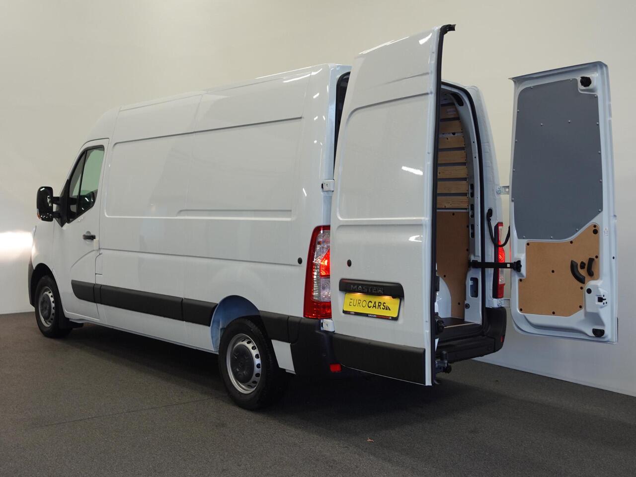 Renault MASTER T33 2.3 dCi 135PK L2H2 BPM VRIJ! Airco Cruise control Parkeersensoren Navigatie Trekhaak
