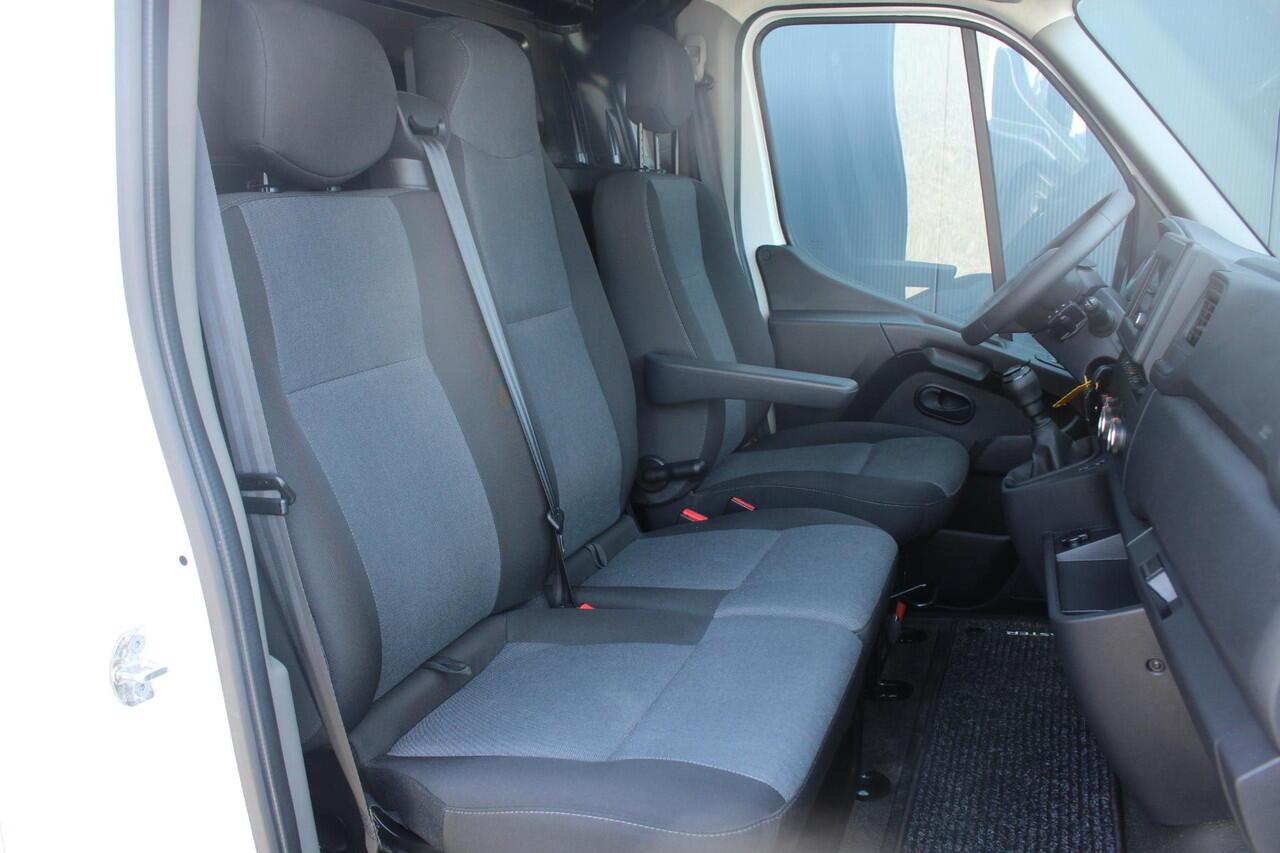 Renault MASTER T35 2.3 dCi 180Pk L3H2 Energy Work Edition | Navigatie | Parkeersensoren & Camera | Side Bars | Betimmering | Airco | Cruise Control | Schuifdeur Links & Rechts | Black Edition | Trekhaak |