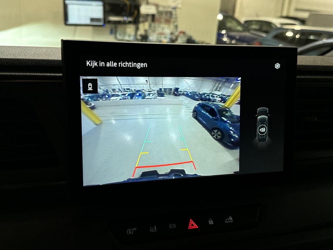 Renault MASTER T35 2.0 dCi 130pk L2H2 Advance | Nieuw | BPM-vrij | Rijklaarprijs | Dubbele schuifdeur | navigatie | vierseizoenbanden met spatschermen | trekhaak |,houtenvloer en kunststof wandbekleding | achteruitrijcamera | rear step | geintegreerde opstap in de achte