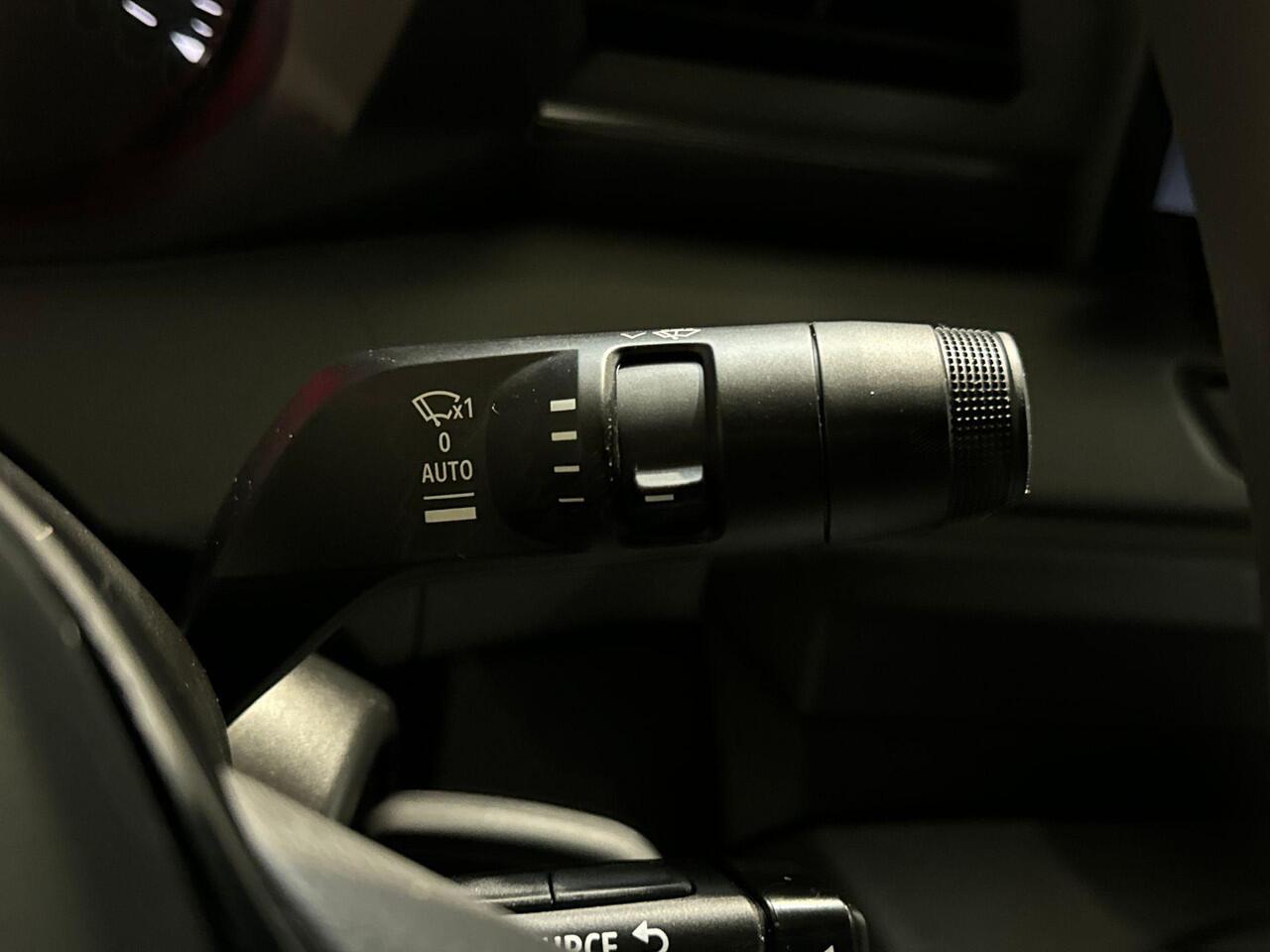 Renault MASTER T35 2.0 dCi 130pk L2H2 Advance | Nieuw | BPM-vrij | Rijklaarprijs | Dubbele schuifdeur | navigatie | vierseizoenbanden met spatschermen | trekhaak |,houtenvloer en kunststof wandbekleding | achteruitrijcamera | rear step | geintegreerde opstap in de achte