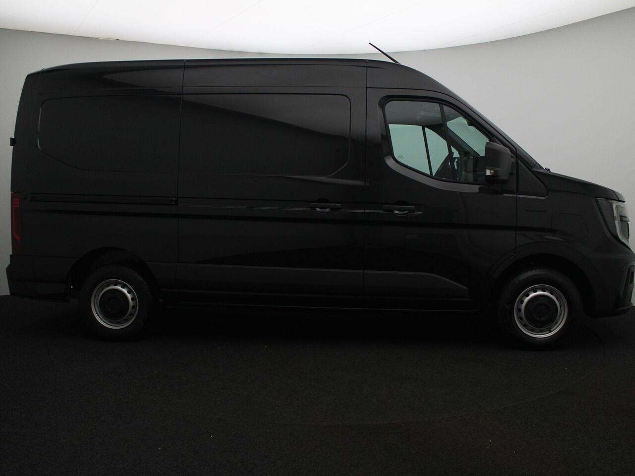 Renault MASTER E-Tech T35 L2H2 Advance long range 87 kWh | Black Edition | Climate Control | Cruise Control | Navigatie | Parkeersensoren v+a & Achteruitrijcamera | Trekhaak |