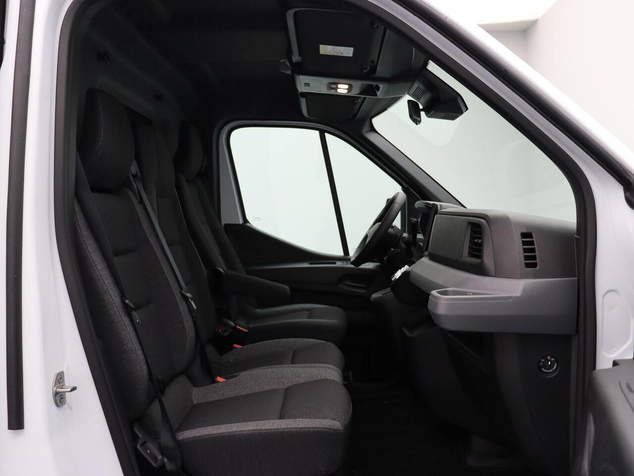 Renault MASTER E-Tech T35 L2H2 Advance long range 87 kWh | Achterdeuren met ramen | Laadruimtebetimmering | Achteruitrijcamera | Elek. verwarmbaar voorruit | Vierseizoenbanden |