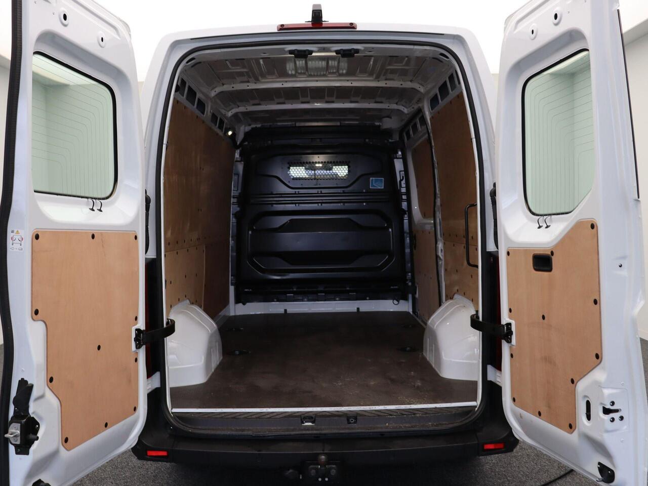 Renault MASTER E-Tech T35 L2H2 Advance long range 87 kWh | Achterdeuren met ramen | Laadruimtebetimmering | Achteruitrijcamera | Elek. verwarmbaar voorruit | Vierseizoenbanden |