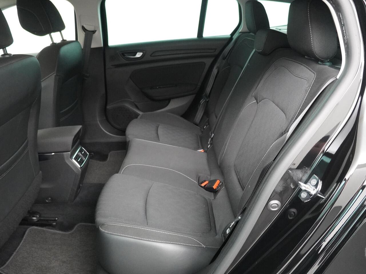 Renault MEGANE Estate 1.3 TCe Limited - Navigatie - Climate Control - Trekhaak - Lichtmetalen velgen