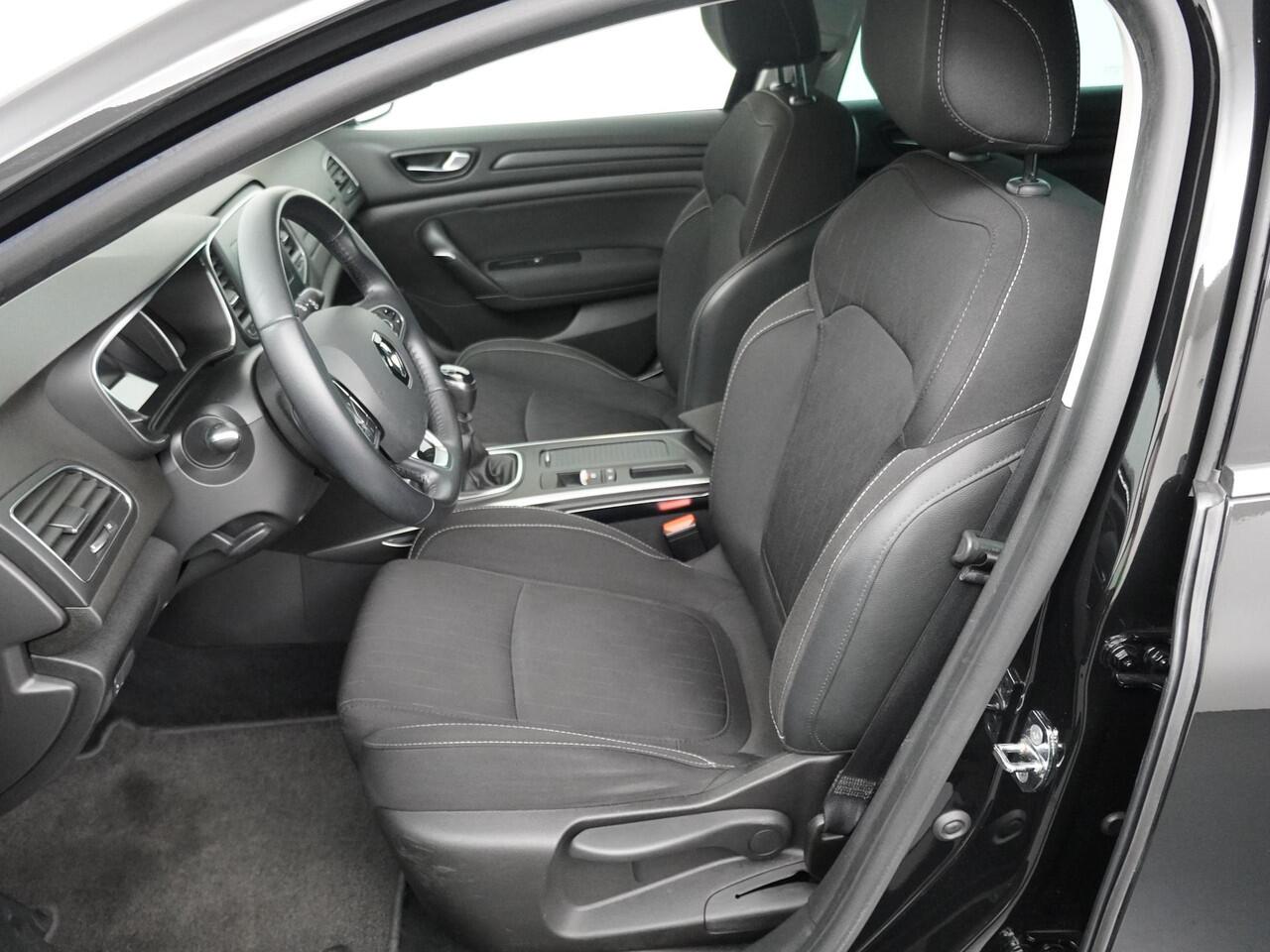 Renault MEGANE Estate 1.3 TCe Limited - Navigatie - Climate Control - Trekhaak - Lichtmetalen velgen