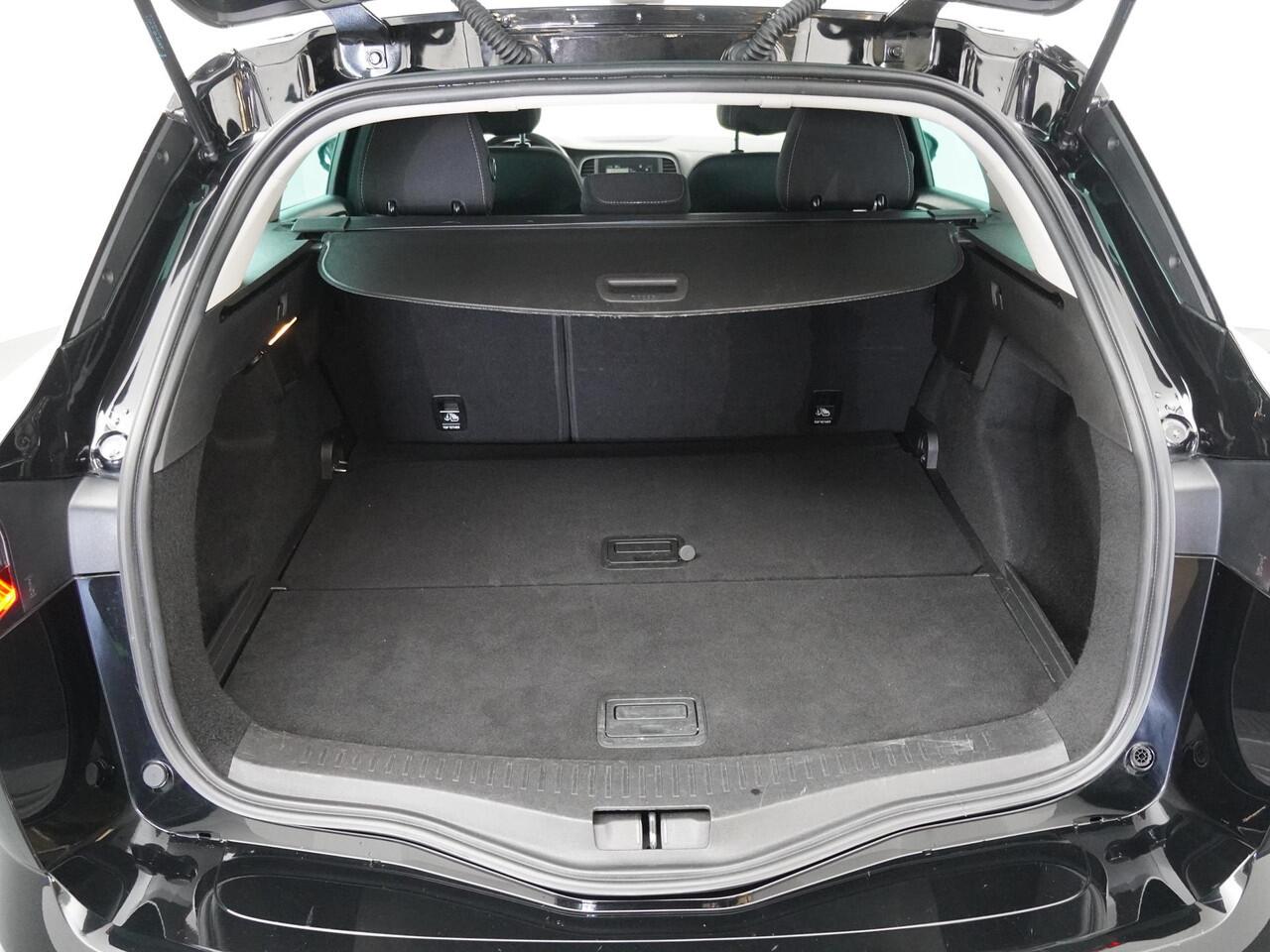 Renault MEGANE Estate 1.3 TCe Limited - Navigatie - Climate Control - Trekhaak - Lichtmetalen velgen