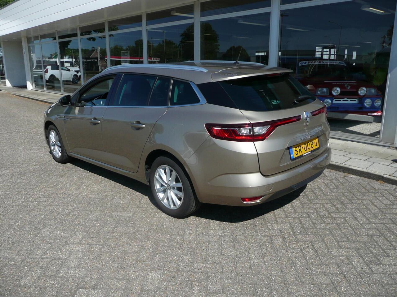 Renault MEGANE Estate TCe 130 Limited PARK ASSIST A./ LM VELGEN/ R-LINK NAVIGATIE/ APPLE CAR PLAY/ANDROID AUTO/ CLIMATE- EN CRUISE CONTROLE/ ETC... DEALER ONDERHOUDEN! RIJKLAAR!