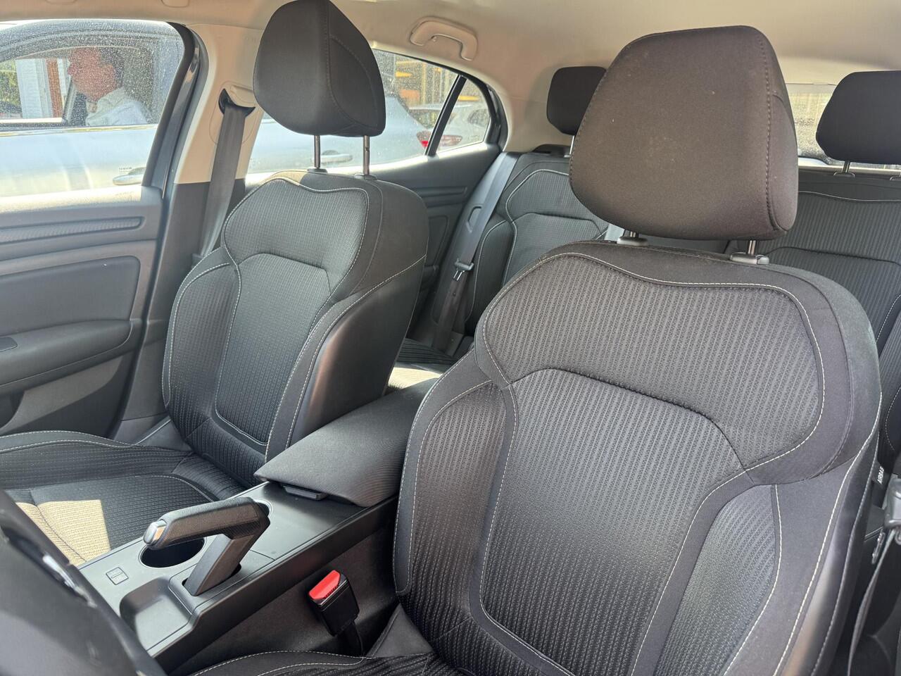 Renault MEGANE 1.3 TCe Zen 52.254KM!!