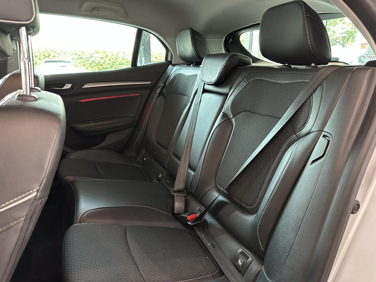 Renault MEGANE 1.2 TCe Bose NAVIGATIE | ACHTERUITRIJCAMERA | PARKEERSENSOREN