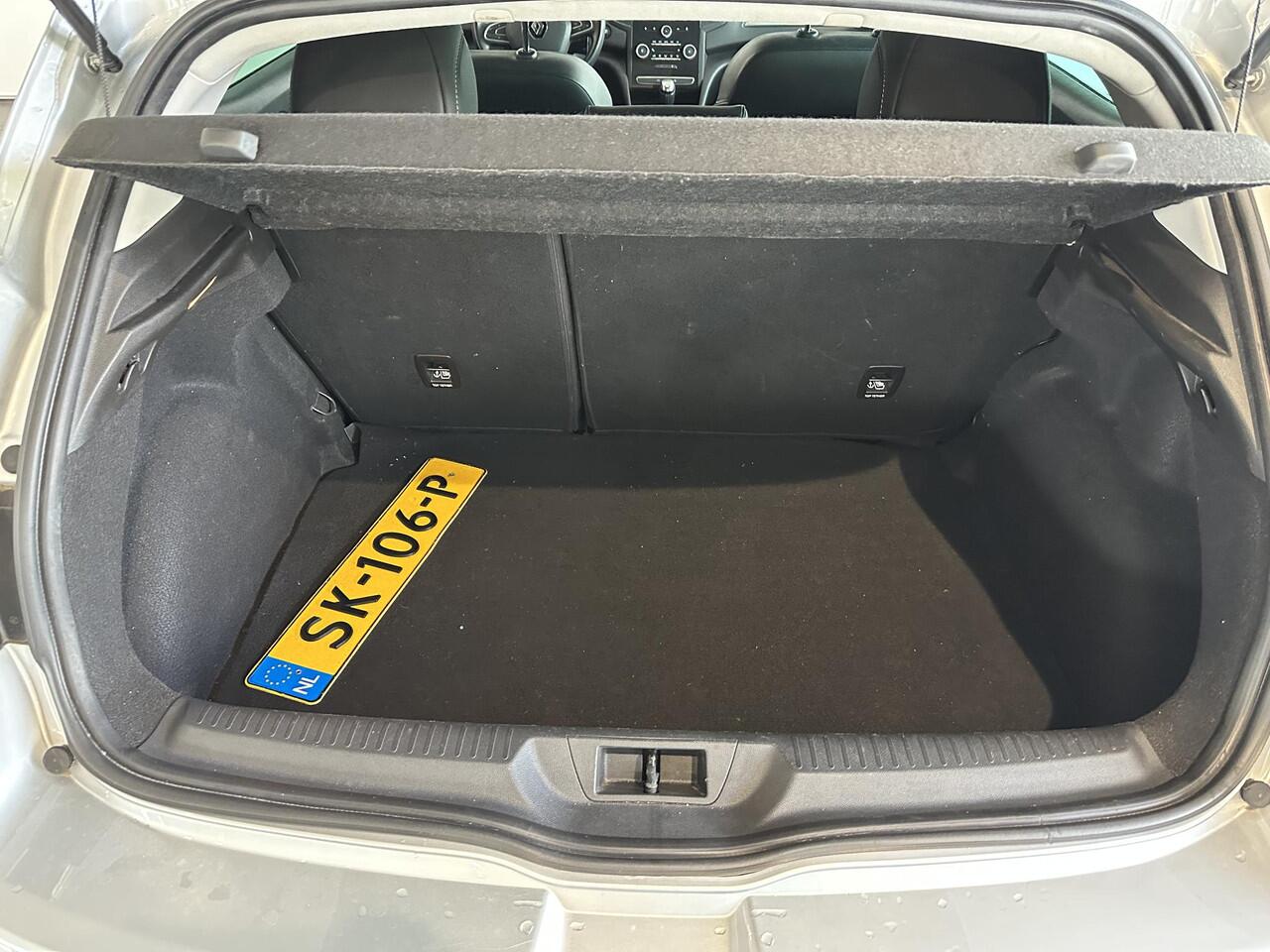 Renault MEGANE 1.2 TCe Bose NAVIGATIE | ACHTERUITRIJCAMERA | PARKEERSENSOREN