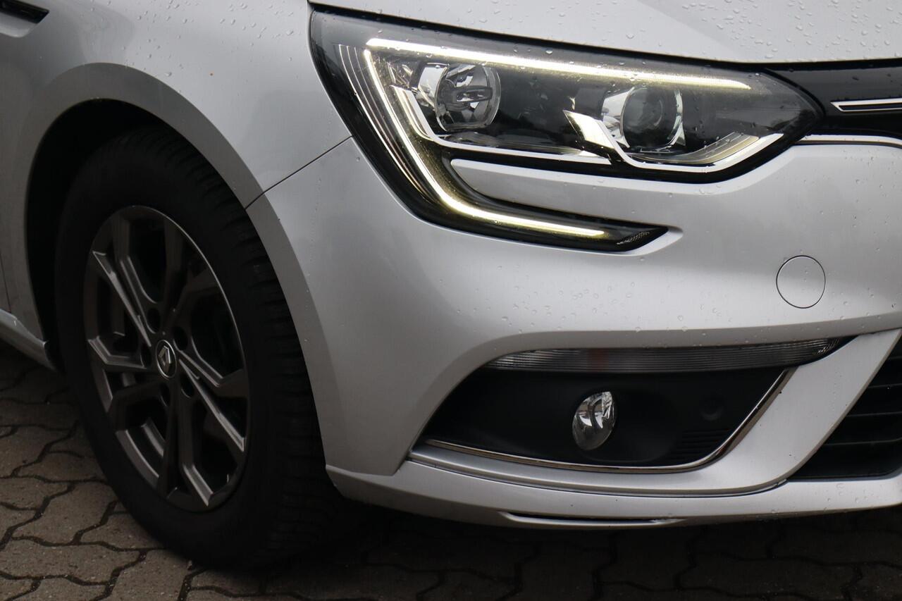 Renault MEGANE Estate 1.5 dCi Limited Navigatie, Trekhaak, Climate control, Cruise control, Lichtmetalen wielen