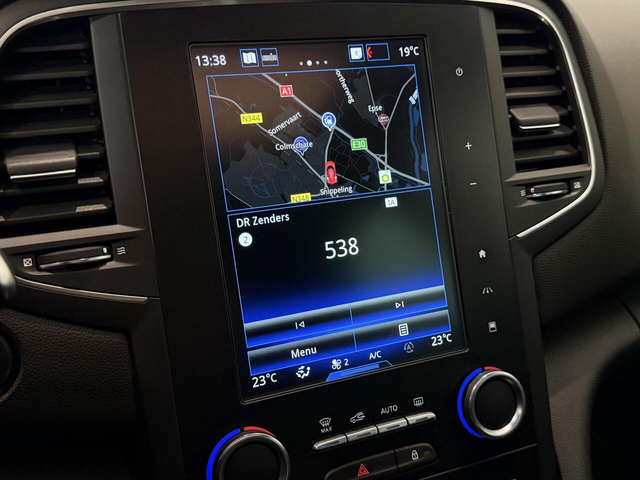 Renault MEGANE Estate 1.3 TCe 140 Bose | Full LED | Trekhaak | Panoramadak | Dodehoek Detectie | Parkeersensoren voor, zij, achter en achteruitrijcamera