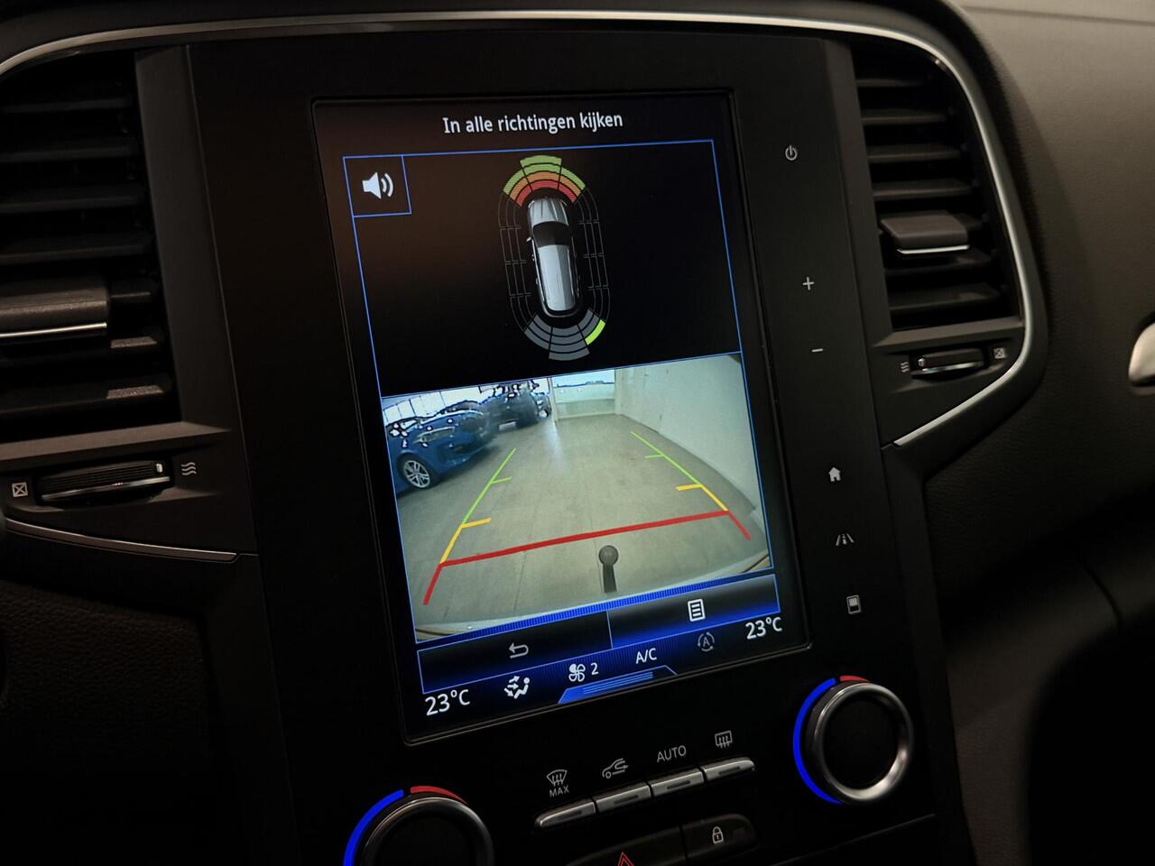 Renault MEGANE Estate 1.3 TCe 140 Bose | Full LED | Trekhaak | Panoramadak | Dodehoek Detectie | Parkeersensoren voor, zij, achter en achteruitrijcamera