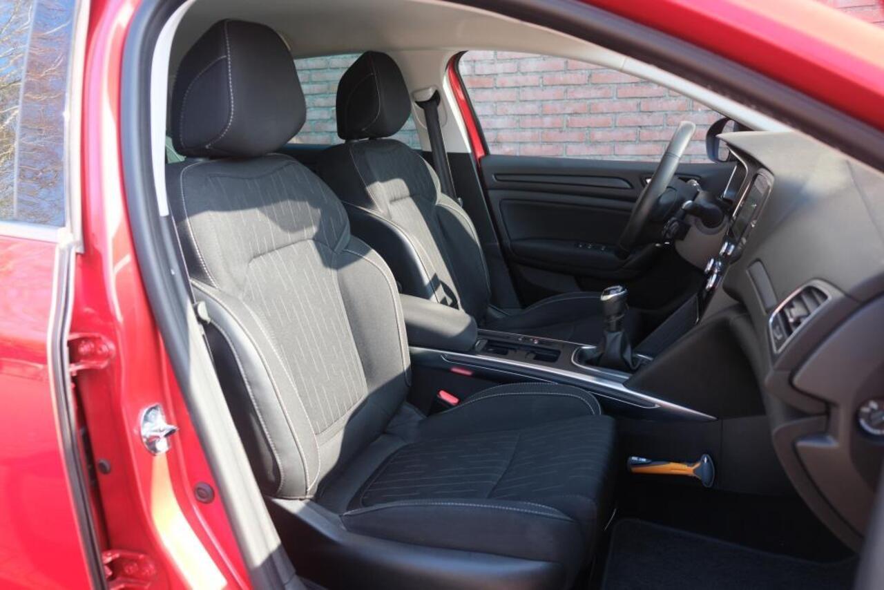 Renault MEGANE 1.3 TCe 140pk Estate Limited | Navi | App Connect | Climate | Cruise | Keyless | PDC | Trekhaak