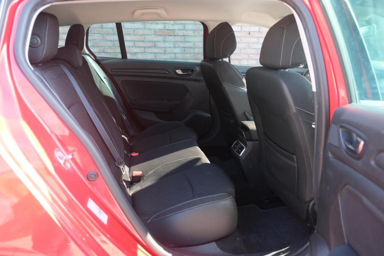 Renault MEGANE 1.3 TCe 140pk Estate Limited | Navi | App Connect | Climate | Cruise | Keyless | PDC | Trekhaak