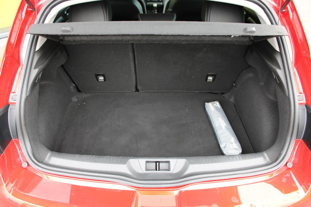 Renault MEGANE 1.3 TCe Bose | TREKHAAK | BLIND SPOT | CAMERA | PARKEERSENSOREN | CLIMATE CONTROL | CRUISE CONTROL | APPLE CARPLAY