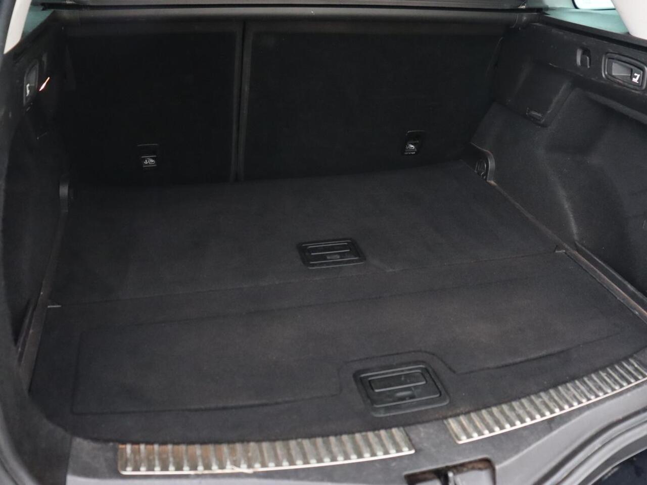 Renault MEGANE 1.3 TCe Limited | Automaat | Camera | Carplay | Navigatie | Keyless | Climate control | Bluetooth | 17'' | Cruise control