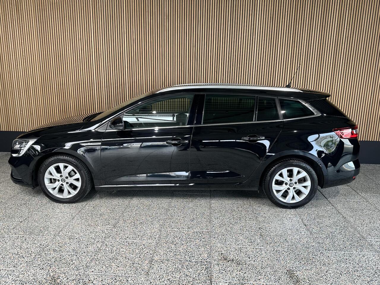 Renault MEGANE Estate 1.3 TCe Limited Stoelverwarming | Camera | Cruise controle