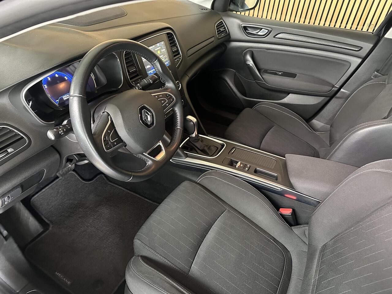 Renault MEGANE Estate 1.3 TCe Limited Stoelverwarming | Camera | Cruise controle