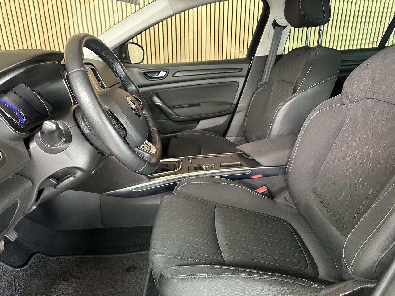 Renault MEGANE Estate 1.3 TCe Limited Stoelverwarming | Camera | Cruise controle