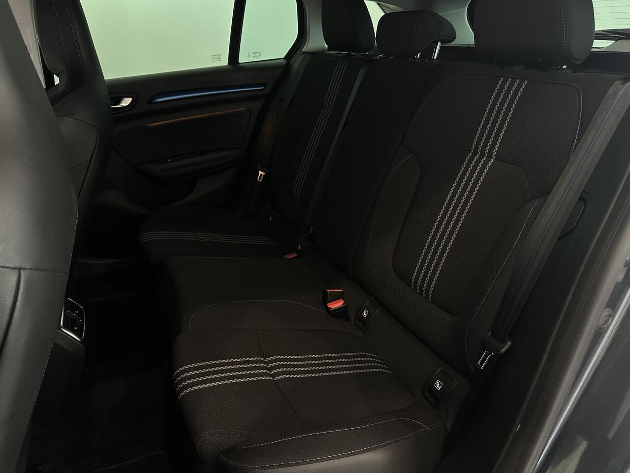 Renault MEGANE Estate 1.3 TCe 160 EDC GT-Line | Parkeersensoren voor, zij, achter en achteruitrijcamera | Apple Carplay/Android Auto