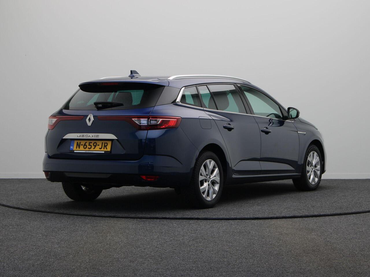 Renault MEGANE Estate TCe 140pk Limited | Stoelverwarming | 1700kg geremd | Dealer onderhouden | Navigatie |