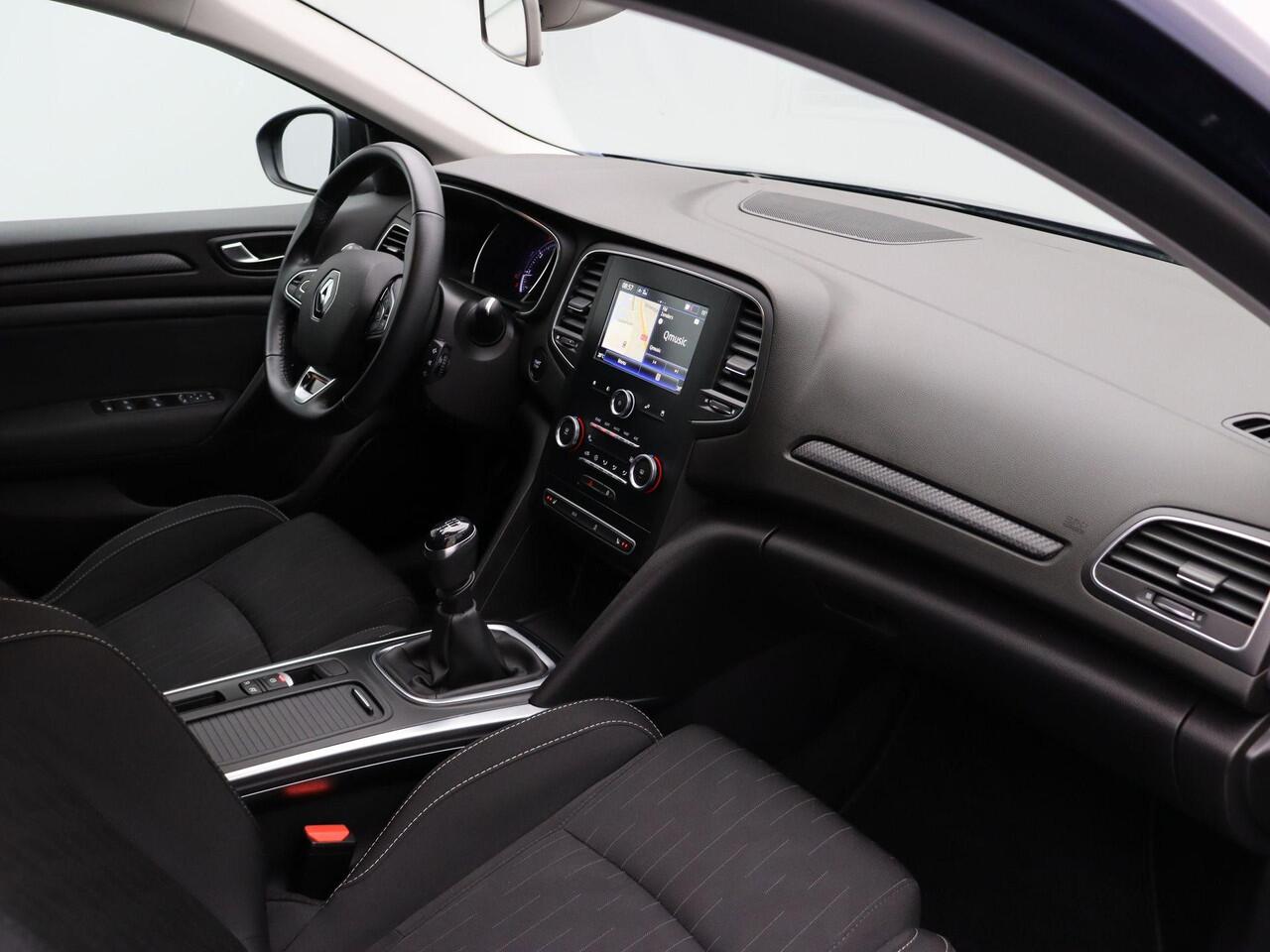 Renault MEGANE Estate TCe 140pk Limited | Stoelverwarming | 1700kg geremd | Dealer onderhouden | Navigatie |