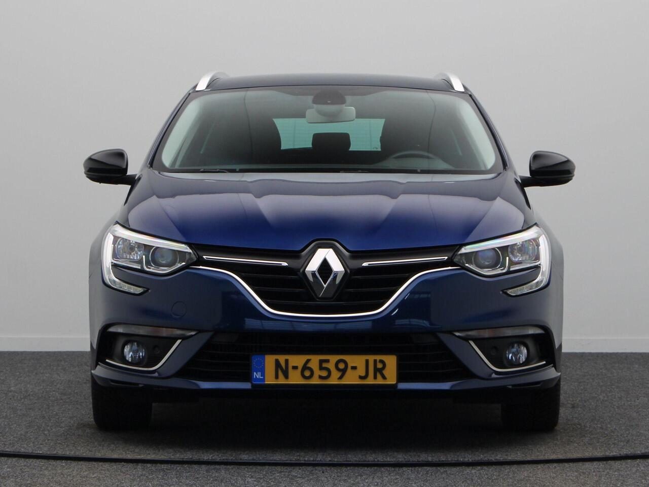 Renault MEGANE Estate TCe 140pk Limited | Stoelverwarming | 1700kg geremd | Dealer onderhouden | Navigatie |