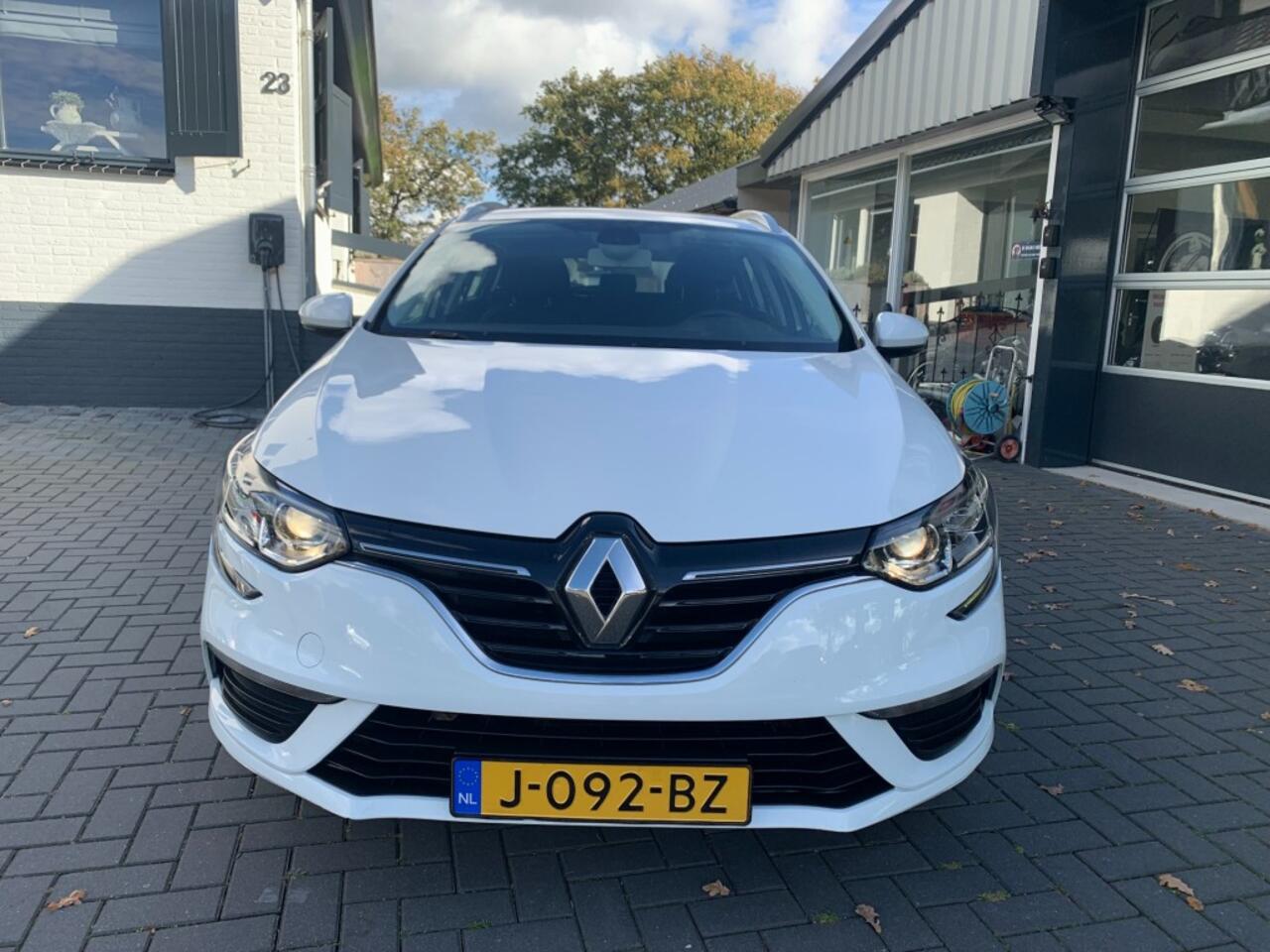 Renault MEGANE 1.3 TCE ZEN, Cruise control, Navigatie,Airco, All-in prijs inclusief apk en afleverbeurt!