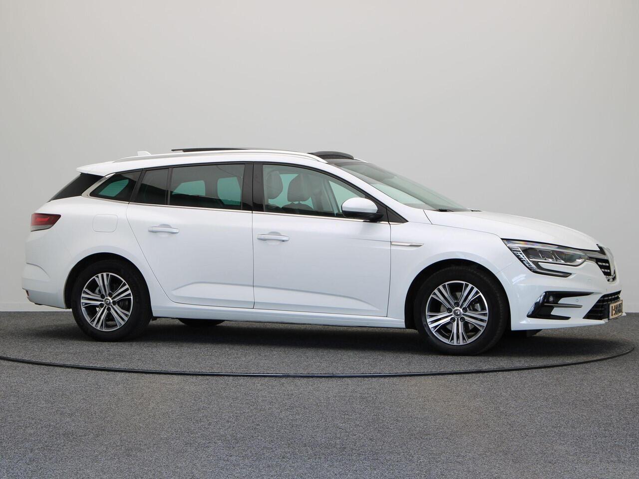 Renault MEGANE Estate 1.5 Blue dCi Intens | Head-Up Display | Panoramadak | Stoel en stuurwiel verwarming | Clima | Achteruitrijcamera.