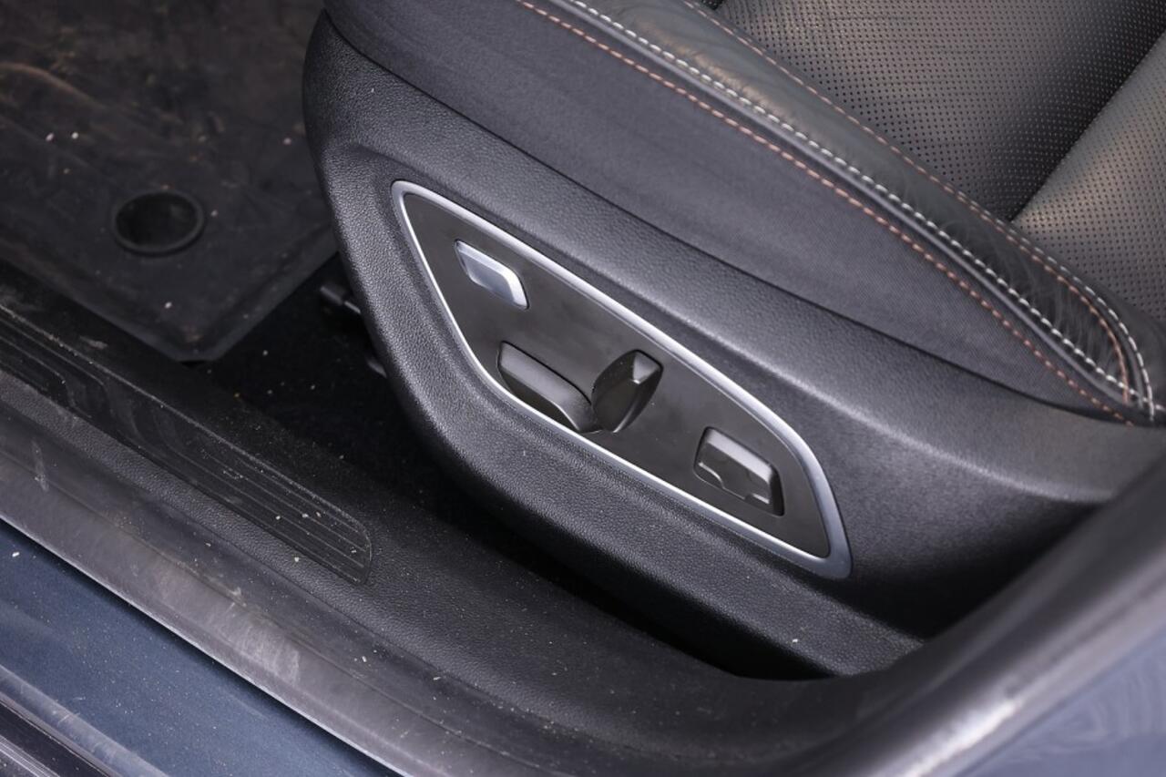 Renault MEGANE Estate 1.6 E-Tech Plug-In Hybrid 160 Business Edition One | PANORAMADAK | LEDER