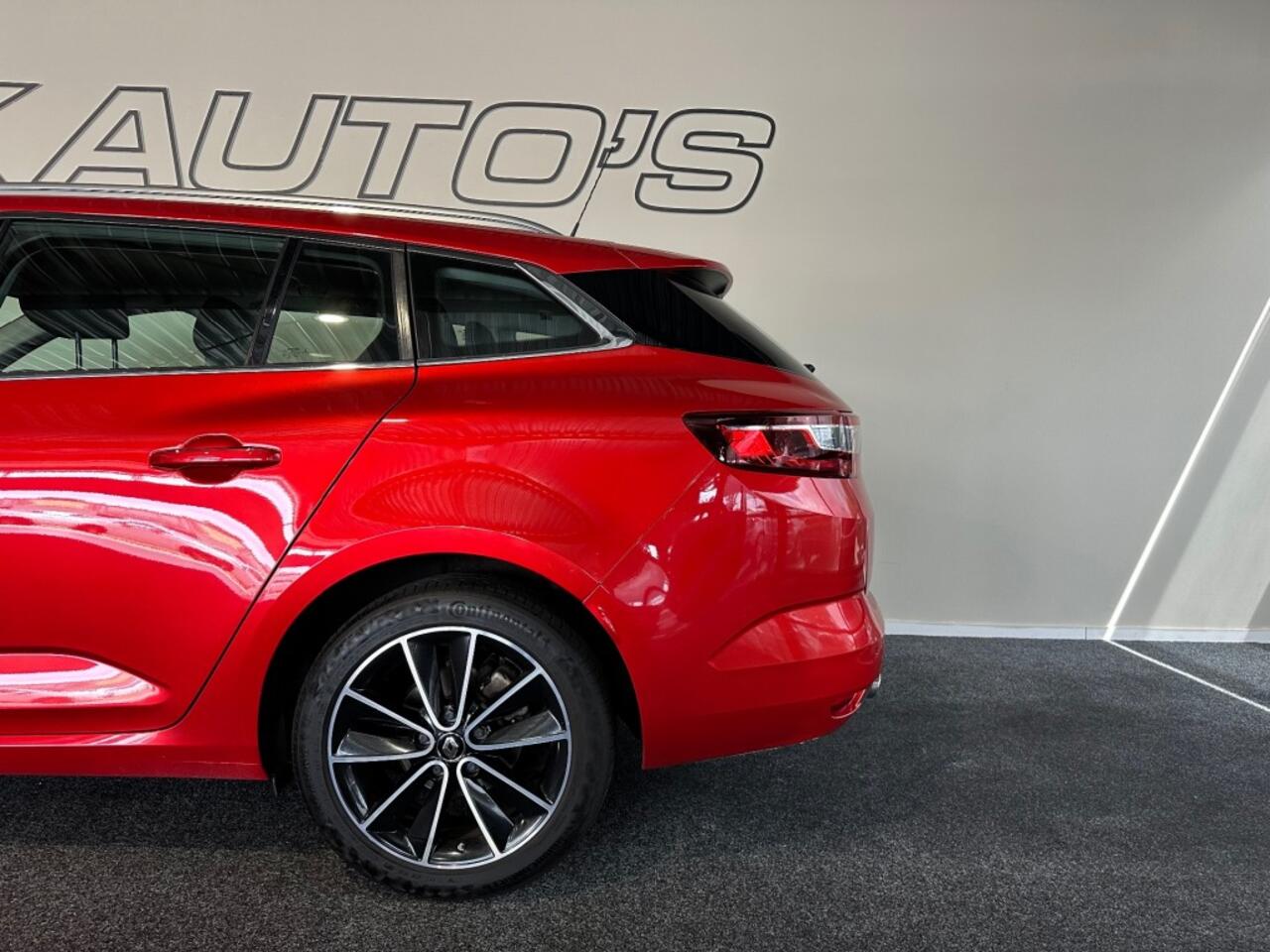 Renault MEGANE 1.3 TCE GT-LINE CLIMA l CAMERA l PDC l LMV l STOELVERW l UNIEKE KM l