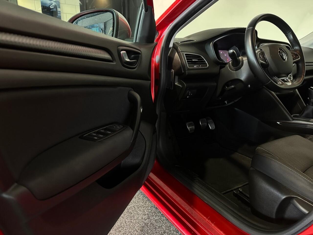 Renault MEGANE 1.3 TCE GT-LINE CLIMA l CAMERA l PDC l LMV l STOELVERW l UNIEKE KM l