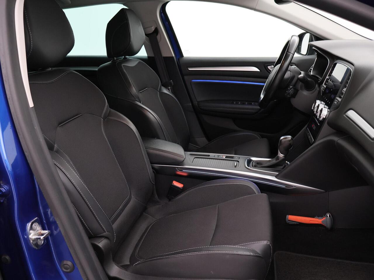 Renault MEGANE Estate 1.3 TCe 140 PK AUTOMAAT INTENS + TREKHAAK 1700 KG | SFEERVERLICHTING | 17 INCH | FULL LED | CARPLAY