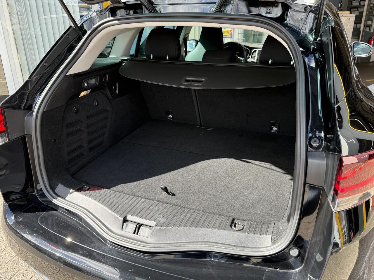 Renault MEGANE Estate 1.6 Plug-In Hybrid 160PK R.S. Line | NAP | Bose Audio | Elektrische glazen shuif-kantel dak | Heads-up display | DAB | Achteruitrijcamera | LED | 18'' lichtmetaal |